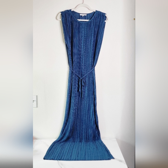 Sincerly Jules Dresses & Skirts - Sincerely Jules - Belted Pleated Maxi Dress - Teal Blue - Size SMALL